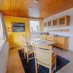 Schoene Aussicht Gelb Apartament
