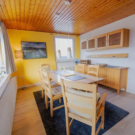 Schoene Aussicht Gelb Apartament